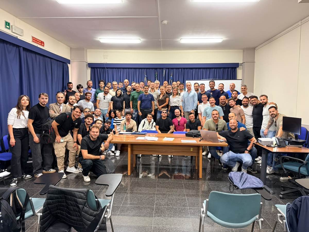 Polizia Napoli foto dei partecipanti al corso, intitolato "Legislazione Edilizia e Funzioni di Controllo",