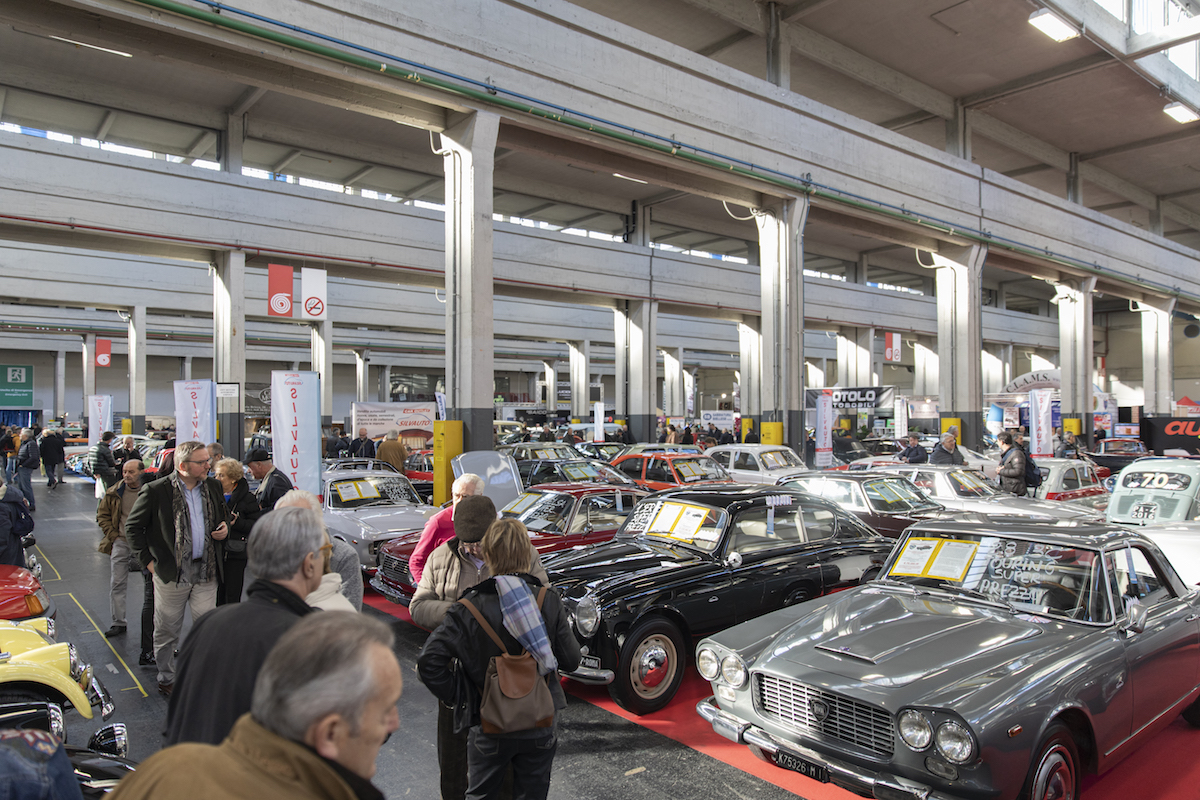 automotoretrò foto panoramica stand