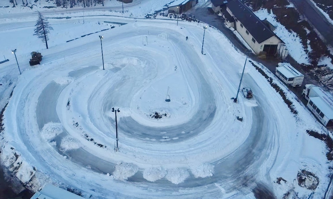 isola 2000 limmagini della Pista Ghiacciata per auto e moto