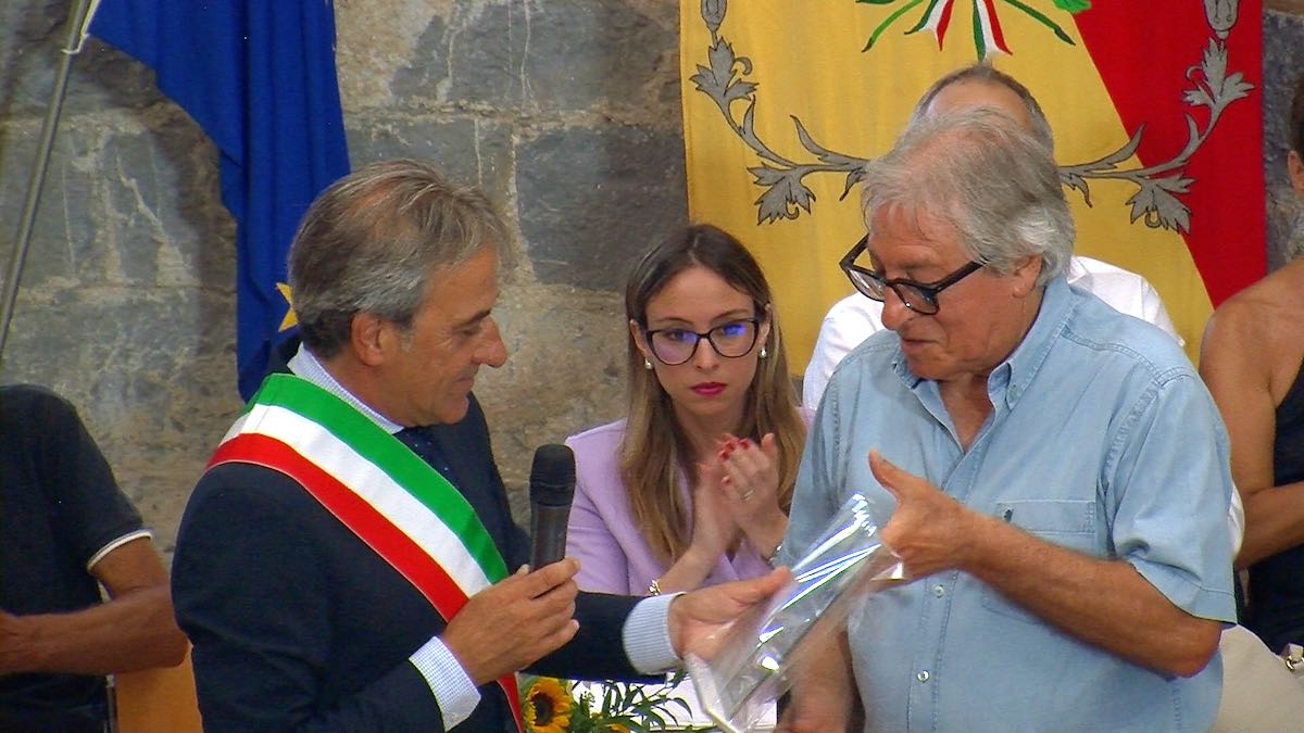 Confraternita della S.S. Annunziata di cipressa il priore premiato a lingueglietta
