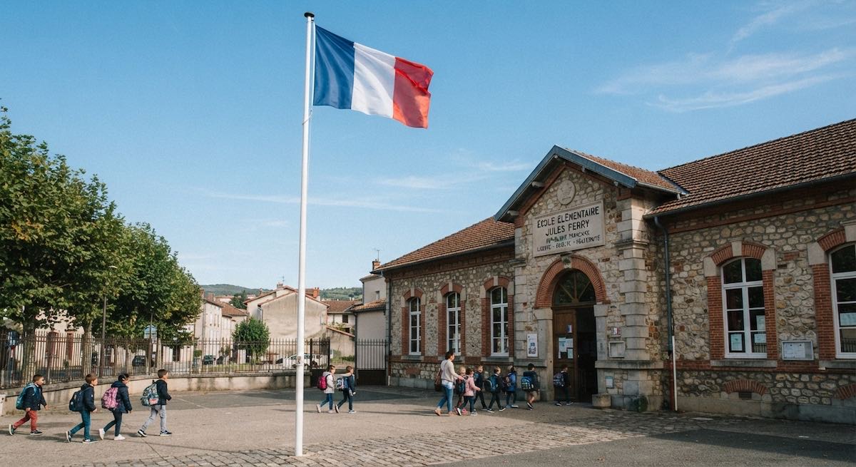Nizza Bandiere ammainate
