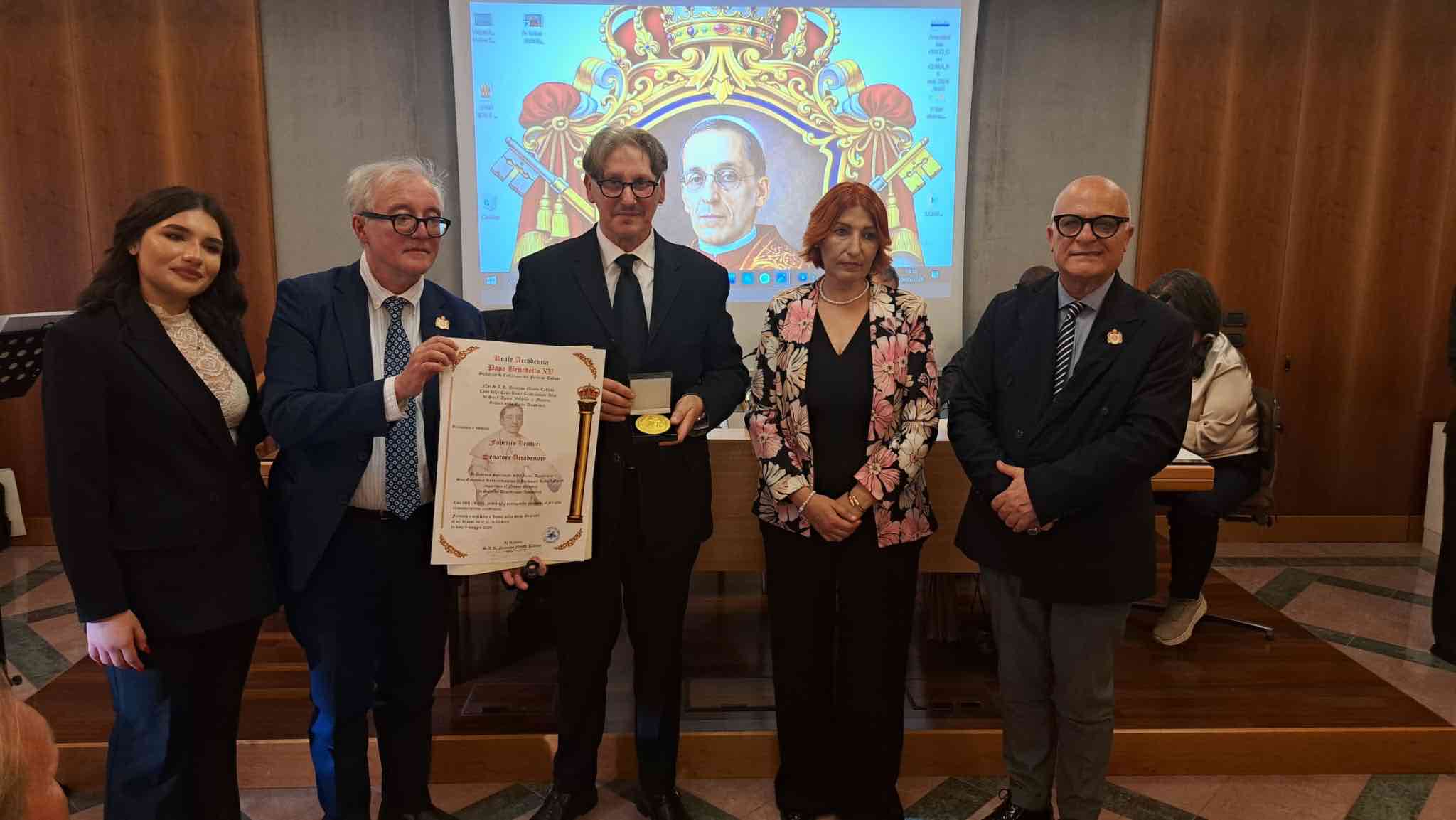 Accademia Papa Benedetto XV premia fabrizio vnturi 