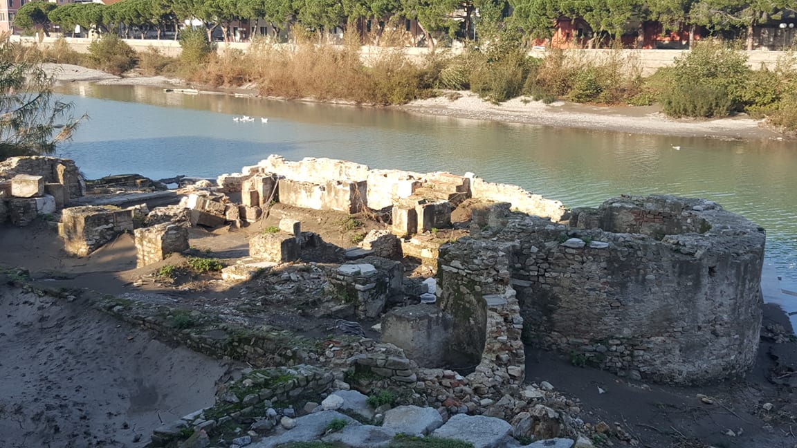 immagine dei ruderi della chiesa di san clementead albenga