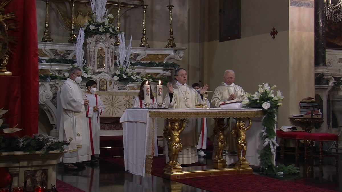 santo stefano al mare messa celebrata dal vescovo antonio suetta