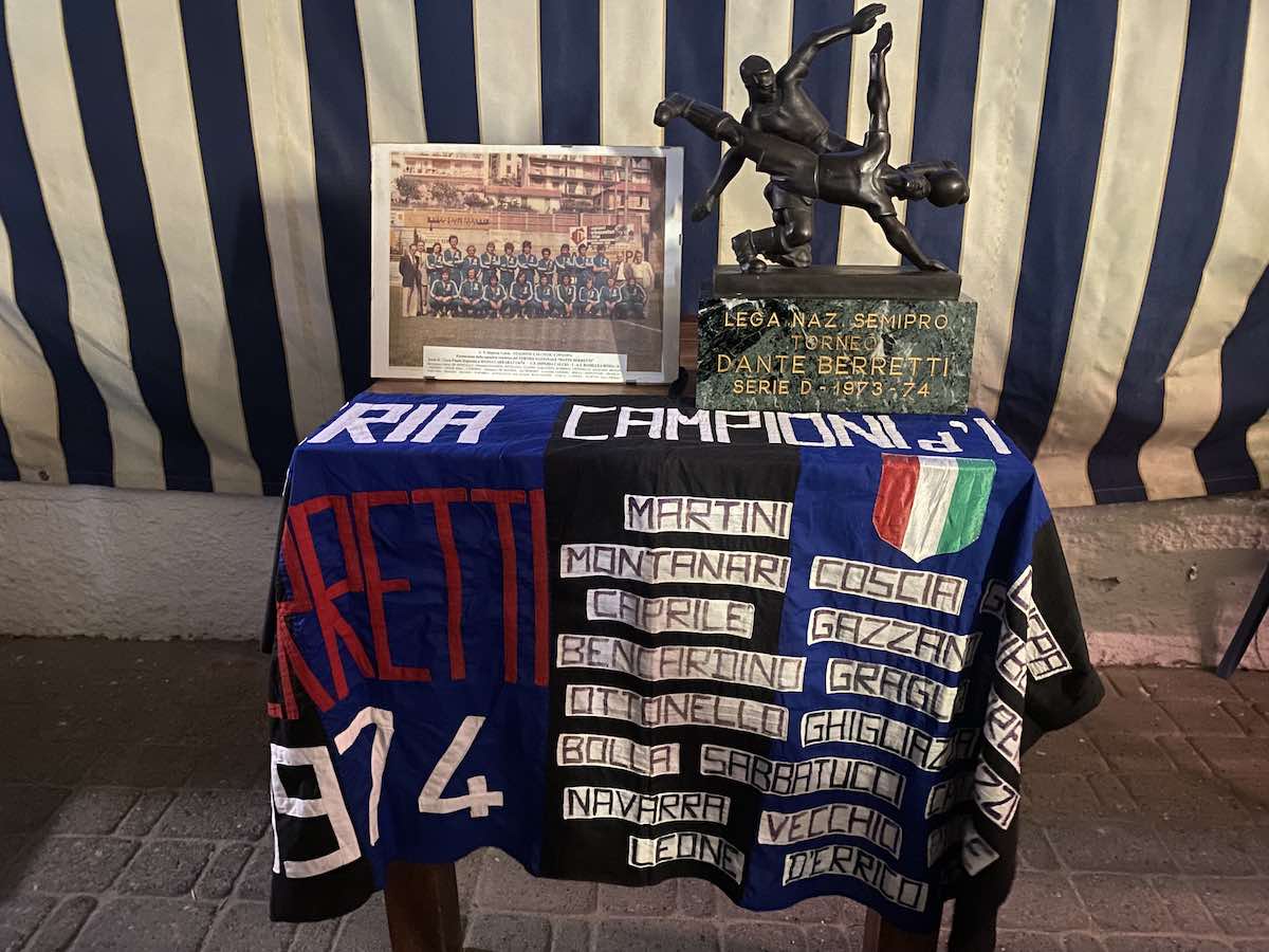 imperia  la foto del trofeo  dante berretti vinto dall' imperia nel 1974