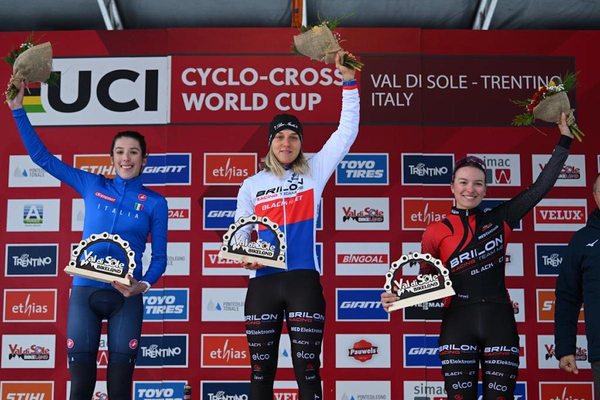 val di sole podio CORVI 2. ZEMANOVA 1. HLADIKOVA3. 