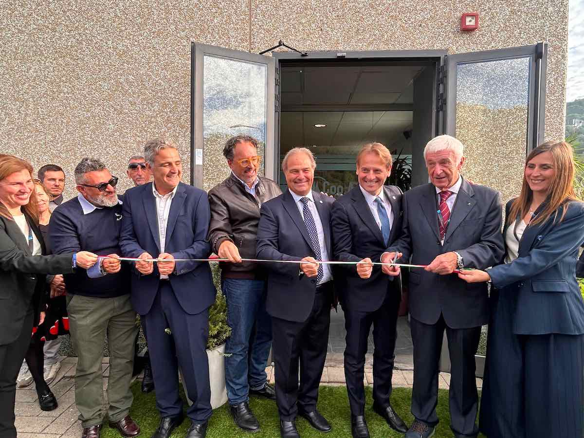 Nuove tendenze ospitality 2026 il taglio del nastro dell'evento 