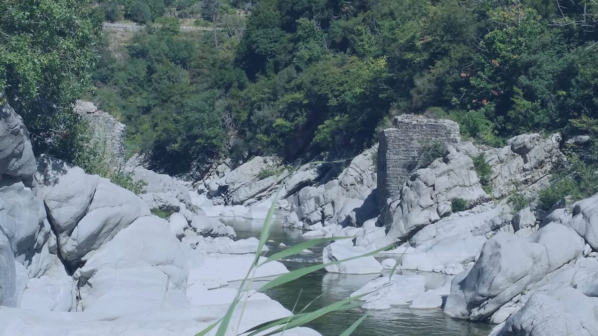  foto dei resti  del PONTE ARGENTINA