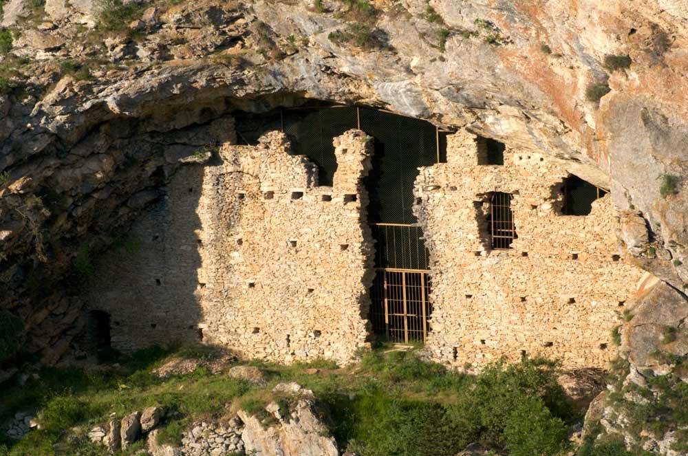 grotta saracenidi ormea (cn) vista ingresso