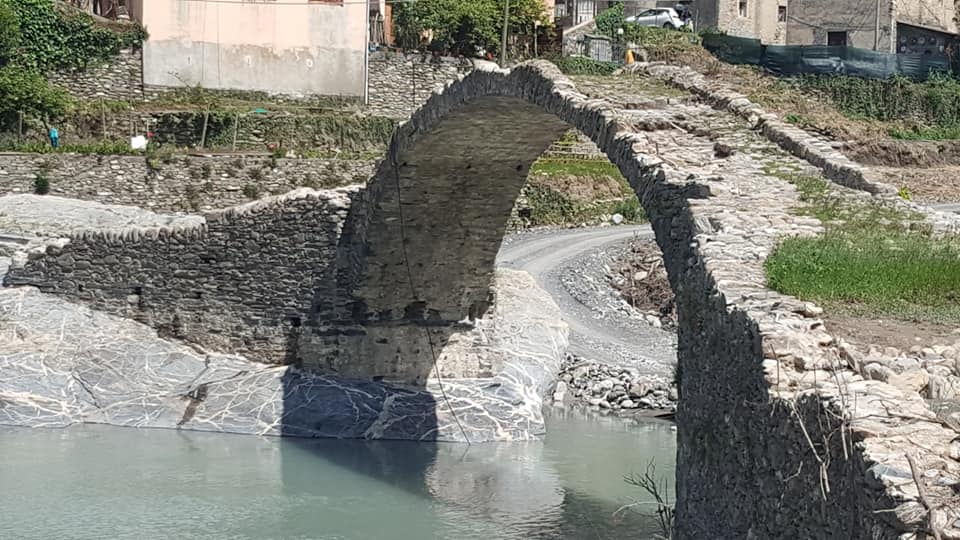 immagine del ponte di borgheto d'arroscia
