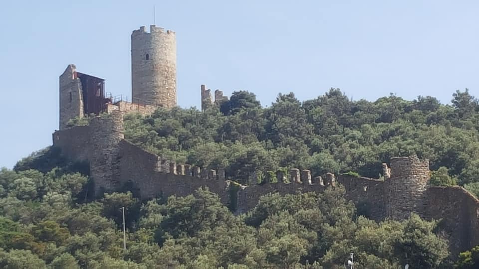 immagine del castello della repubblica noli