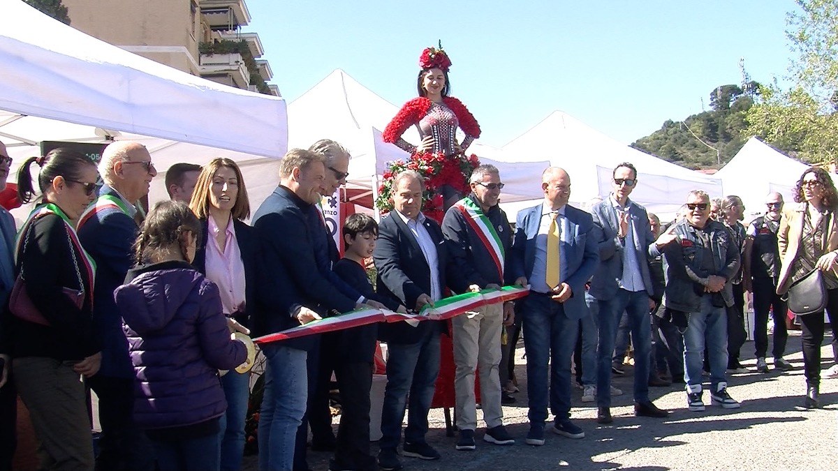 taglio del  nastro della 3é edizione di expo valle del san lorenzo