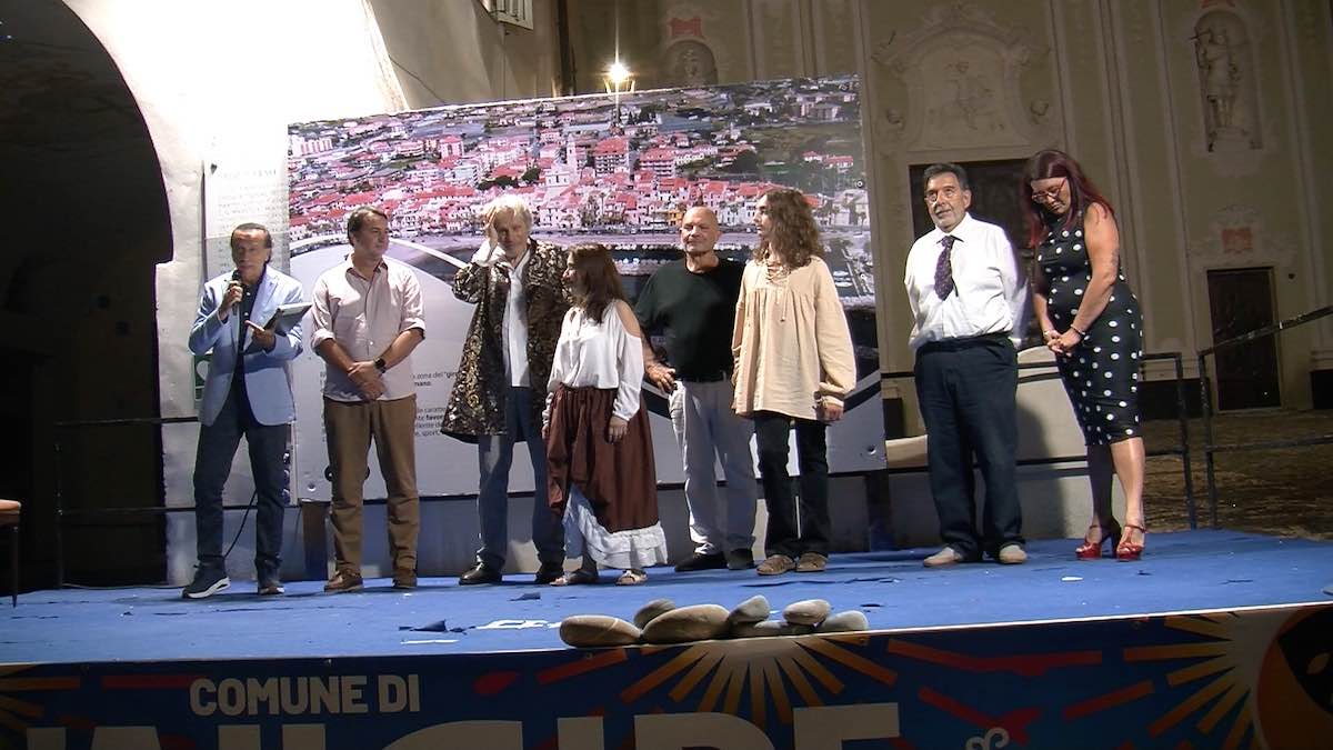 sul palco del teatro a 360 a Riva Ligure