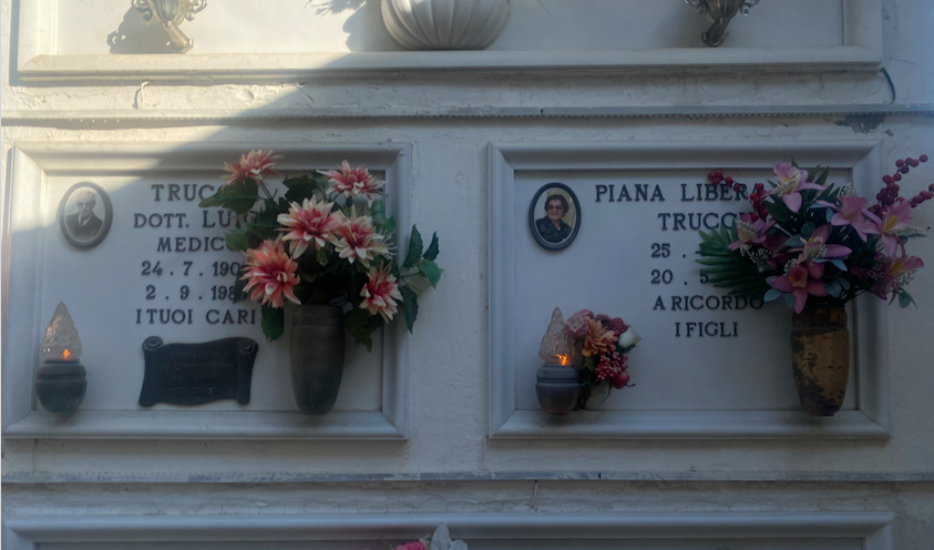 immagine della lapide nel cimitero di san lorenzo dedicato al dott Trucchi e a Piana Libera