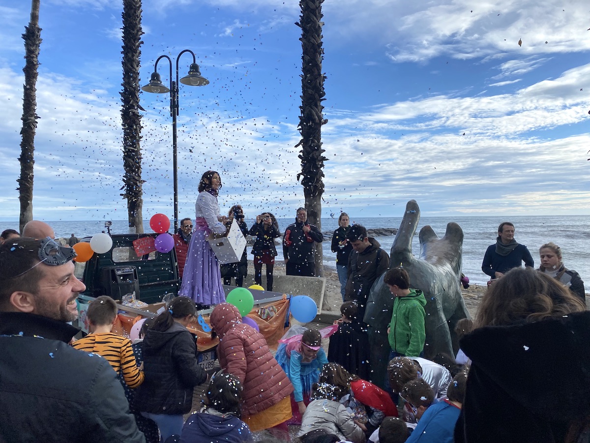 San Lorenzo al mare carnevale 2024 Esperalda lancia i corriandoli